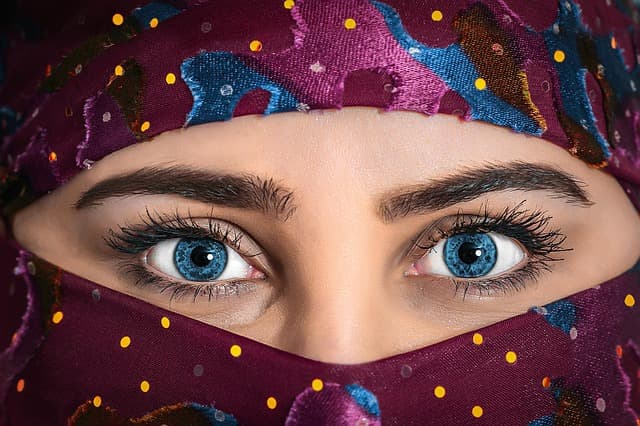 Les meilleures couleurs à porter selon votre teint